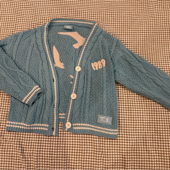 Authentic Taylor Swift 1989 Cardigan Sweater - Picture 2 of 5